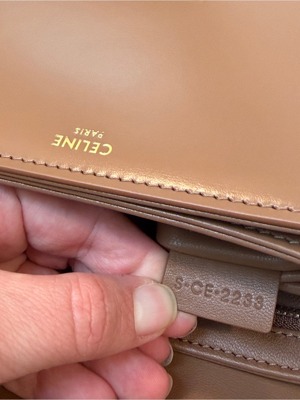 NEW CELINE CLASSIQUE TRIOMPHE BAG IN SHINY CALFSKIN IN TAN/GOLD HARDWARE - Picture 14 of 16